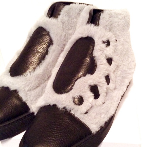 Katy Perry Honey Faux Fur Bear Paw Sneakers - Picture 6 of 8